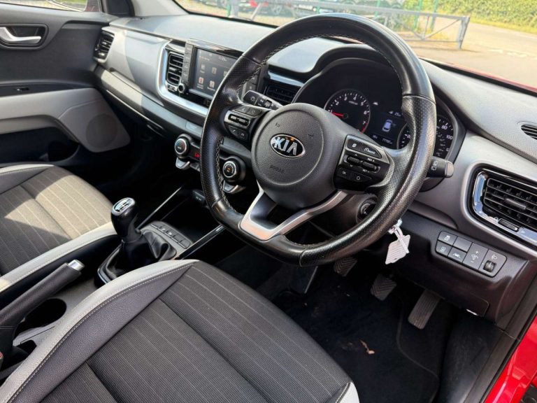 kia-stonic-suv-petrol-b20f392086a3