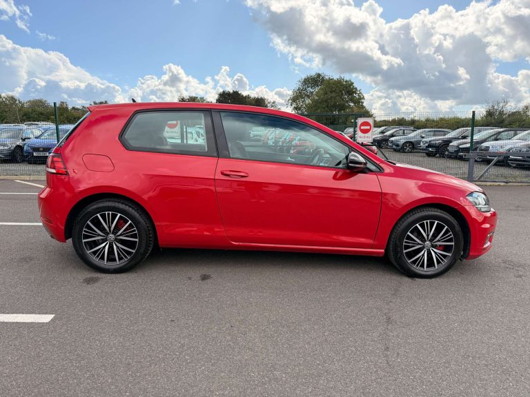 volkswagen-golf-hatchback-petrol-37e11099fb2d