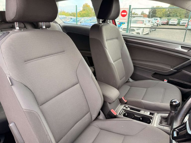 volkswagen-golf-hatchback-petrol-541f4626f78a