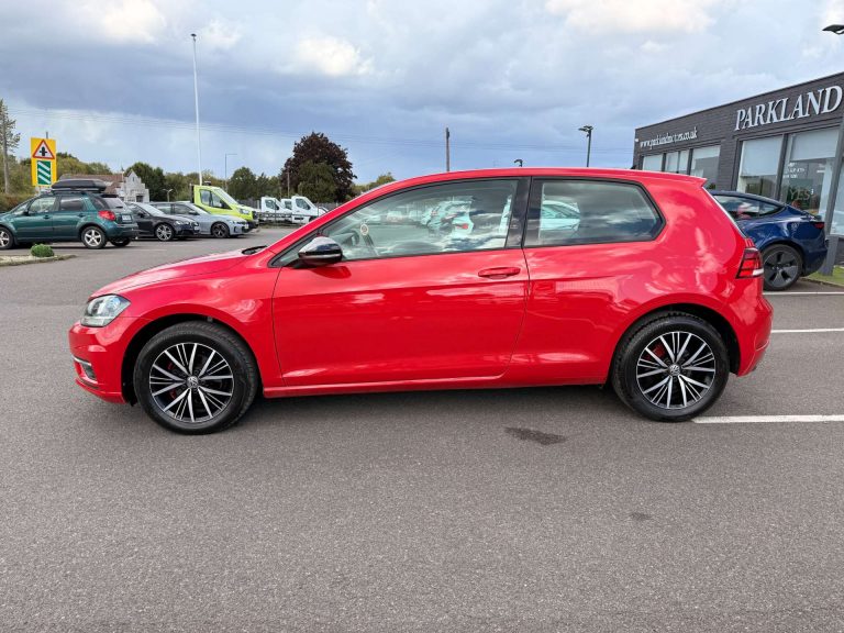 volkswagen-golf-hatchback-petrol-97dc971f01f0